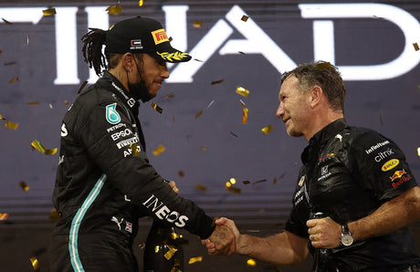 Horner: “Hamilton dobre vyzerá v červenej, a to prospeje aj F1!”