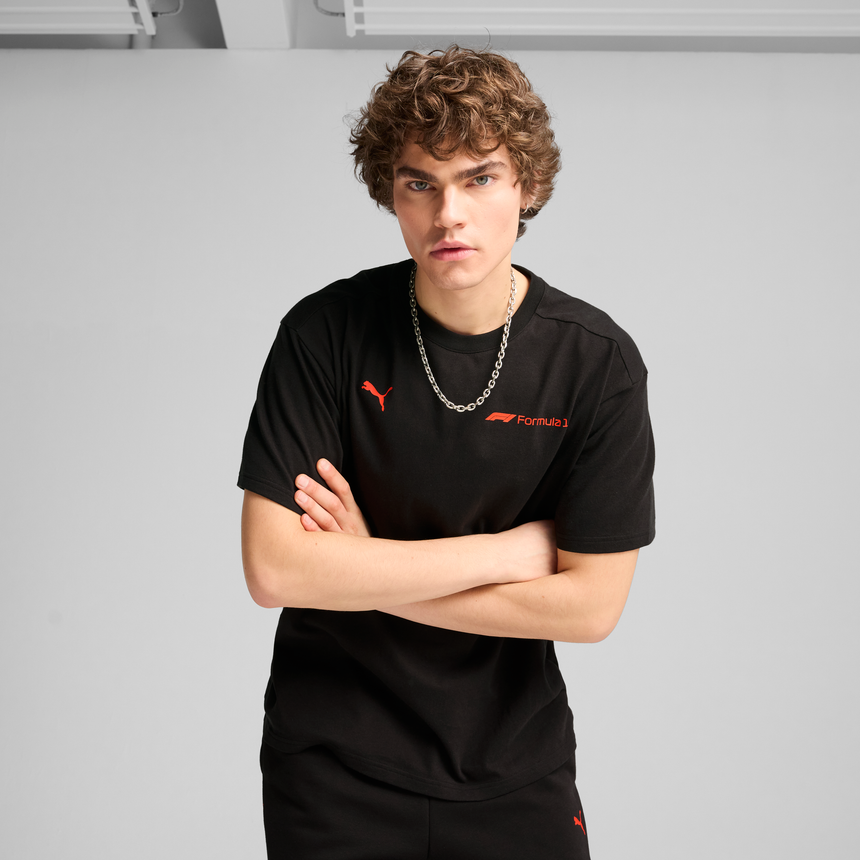 F1 grafické tričko, Puma, Essetial+, voľný strih, čierne 🔥