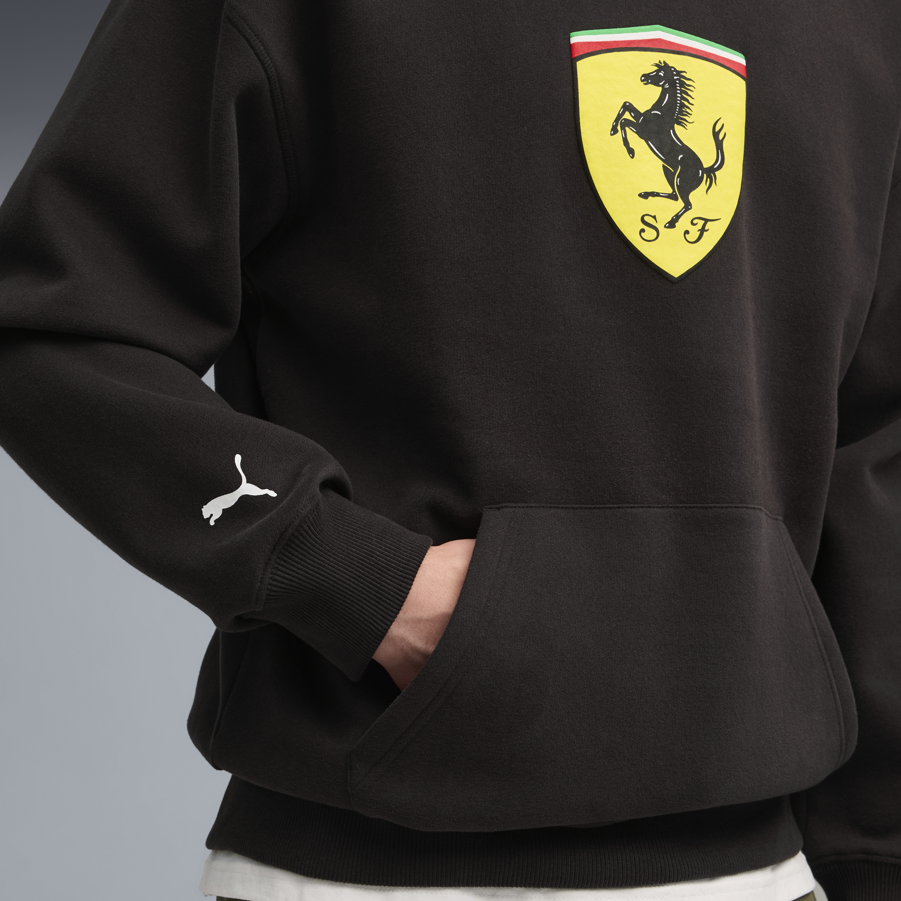 Ferrari mikina s kapucňou, Puma, športové oblečenie, štítové logo, čierna 🔥