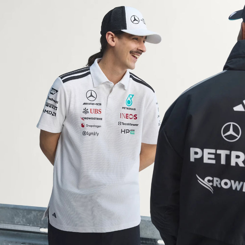 Mercedes póló, tím, inžinieri, adidas, biele, 2026