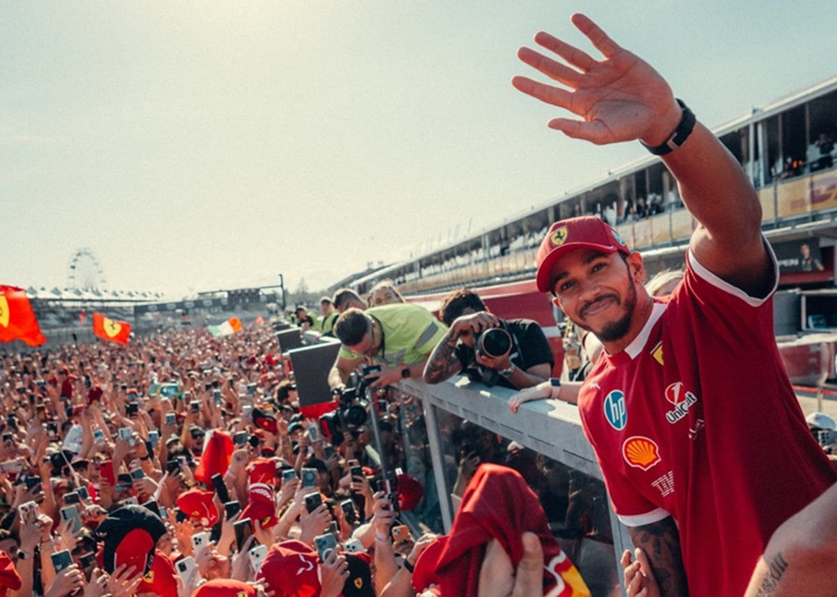 Hamilton: “Cítil som sa ako Schumacher”