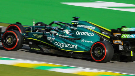 Alonso šokuje! Neuveriteľný výkon Aston Martinu v Singapure