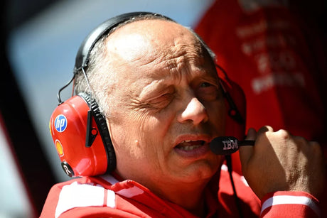 Vasseur vysvetľuje stratégiu Ferrari po kritike Hamiltona