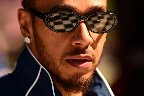 Hamilton kritizuje stratégiu tímu Ferrari po Zandvoorte