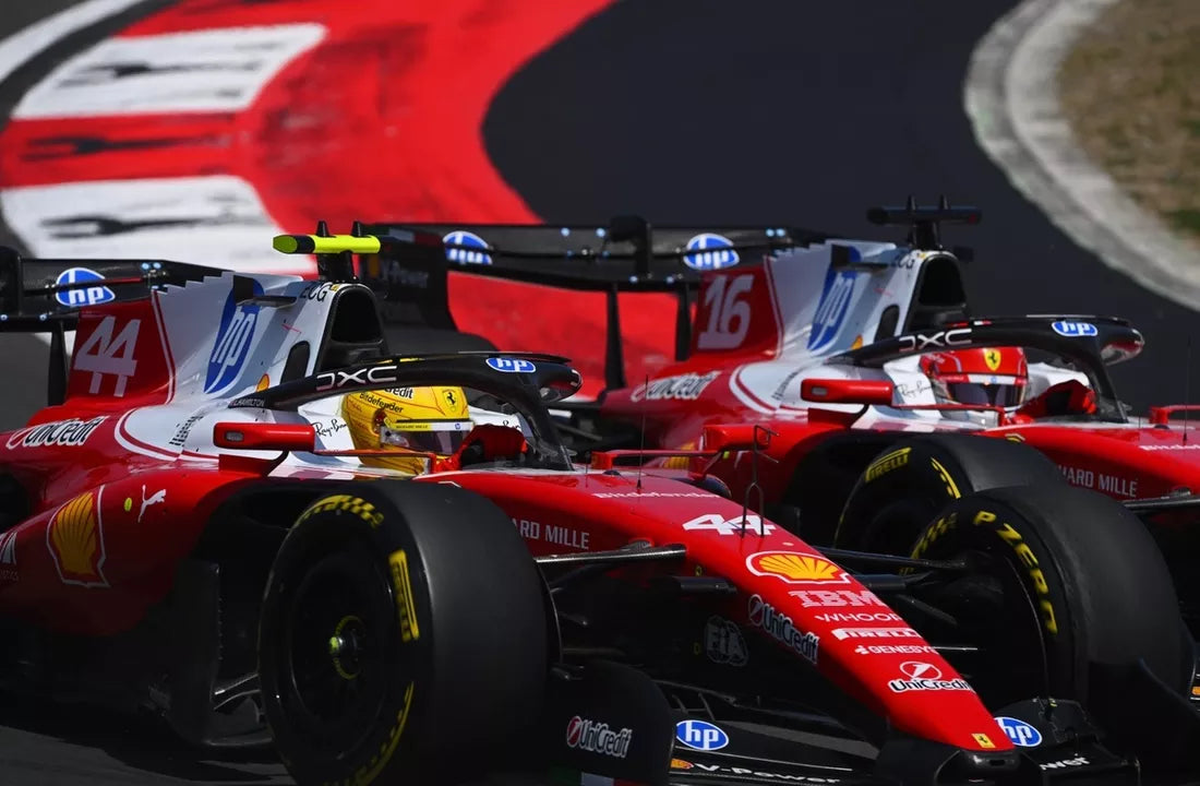 Nejasný konflikt medzi Hamiltonom a Leclercom v tíme Ferrari