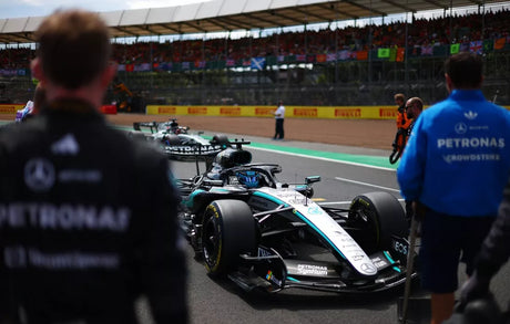 Russell získal pole position pred Norrisom a Leclercom