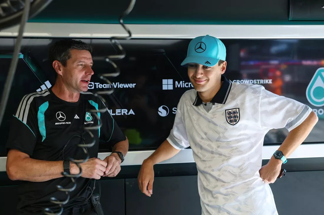 Russell najrýchlejší v druhom tréningu, Mercedes vidí Ferrari ako favorita