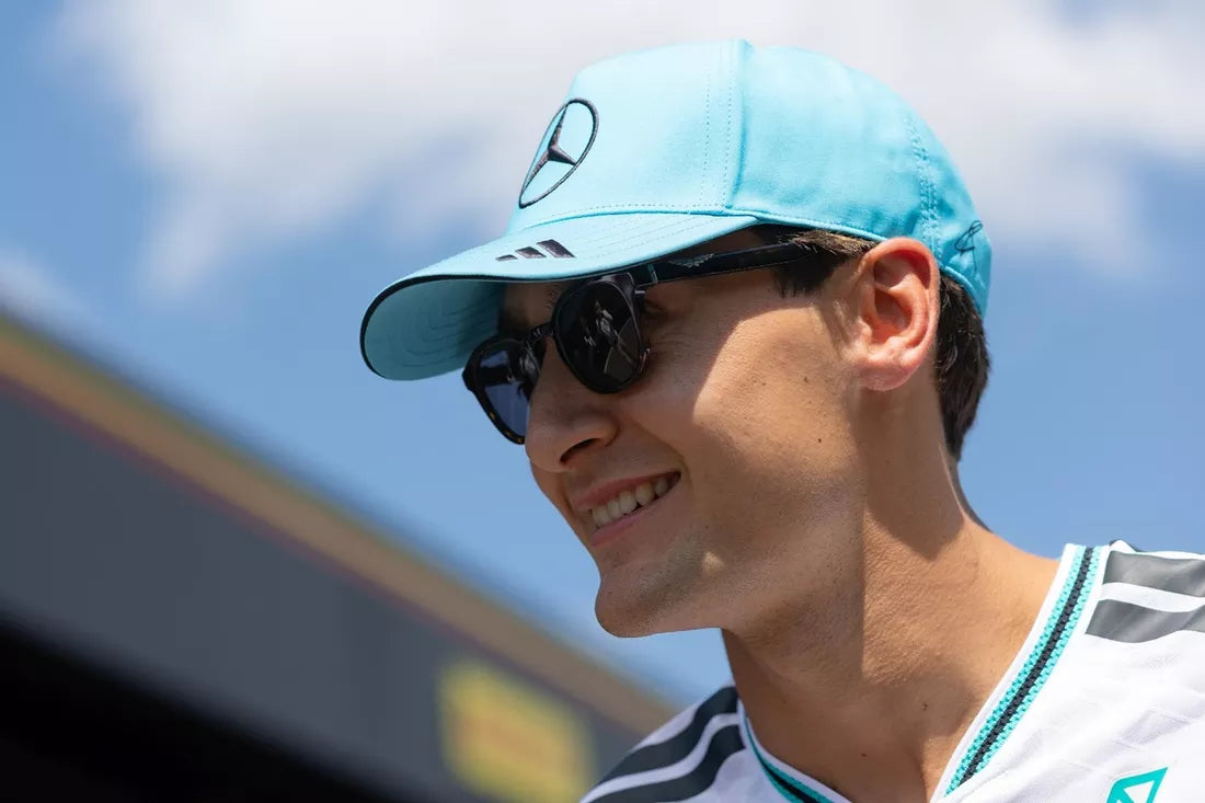 Russell vedie Mercedes po tréningoch v Baku