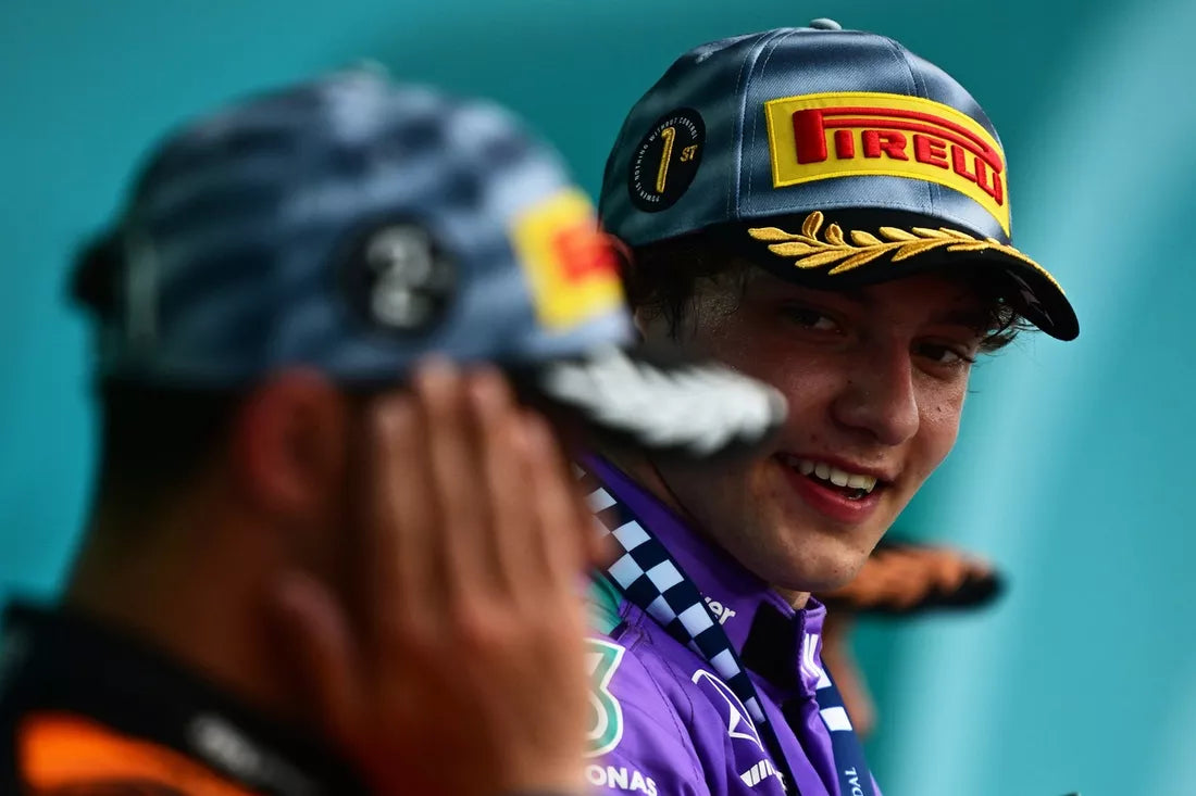 Kimi Antonelli vedie šampionát po polovici sezóny