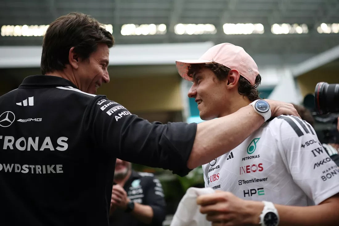Antonelli zdolal Leclerca, Russell odstúpil po kontakte