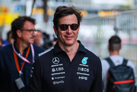 Mercedes zvažuje zastavenie súbojov medzi jazdcami pre Hamiltona