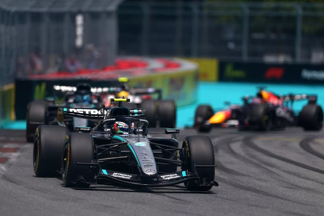 Russell potvrdil silu Mercedesu v tréningoch