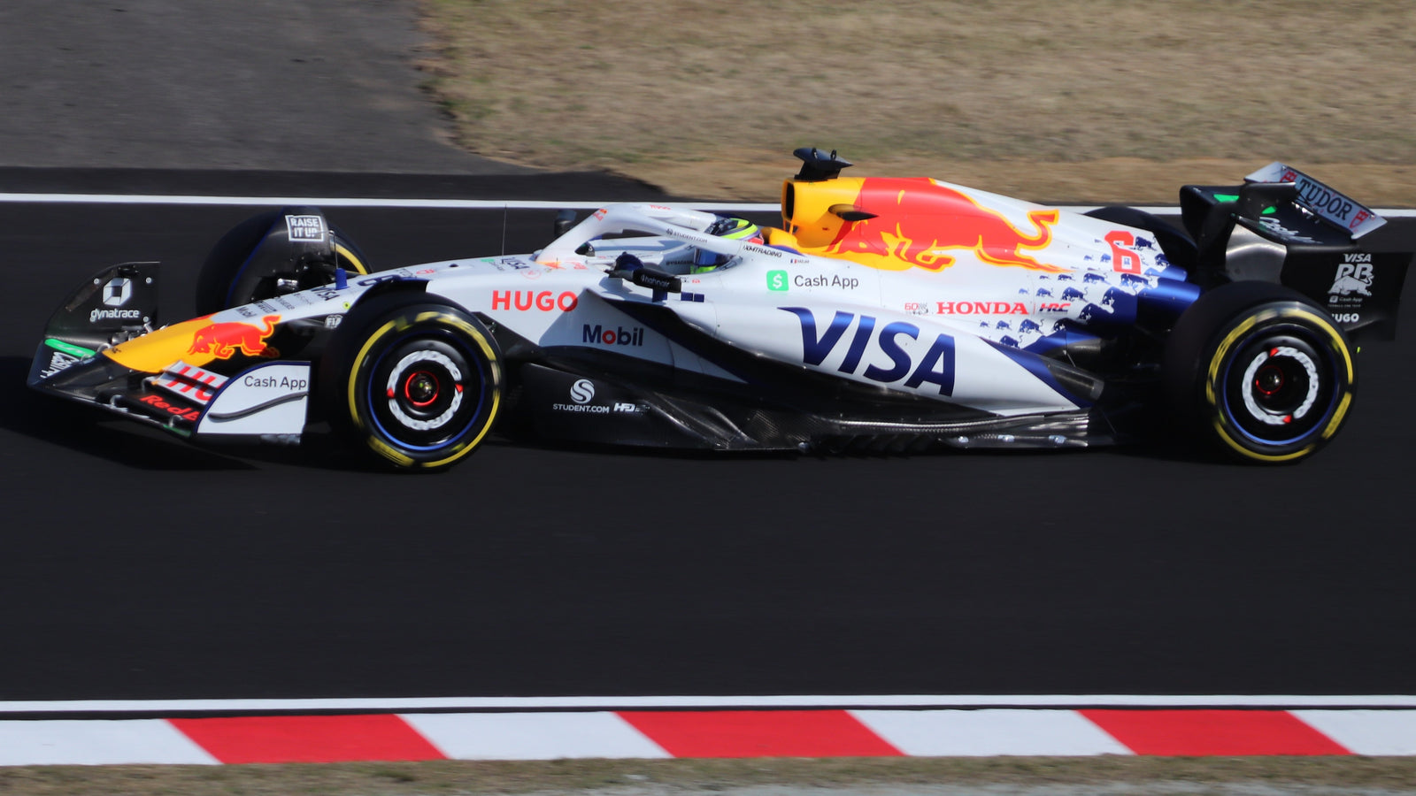 Šokujúce: Lawson odhaľuje svoje pocity po zotrvaní v Racing Bulls!