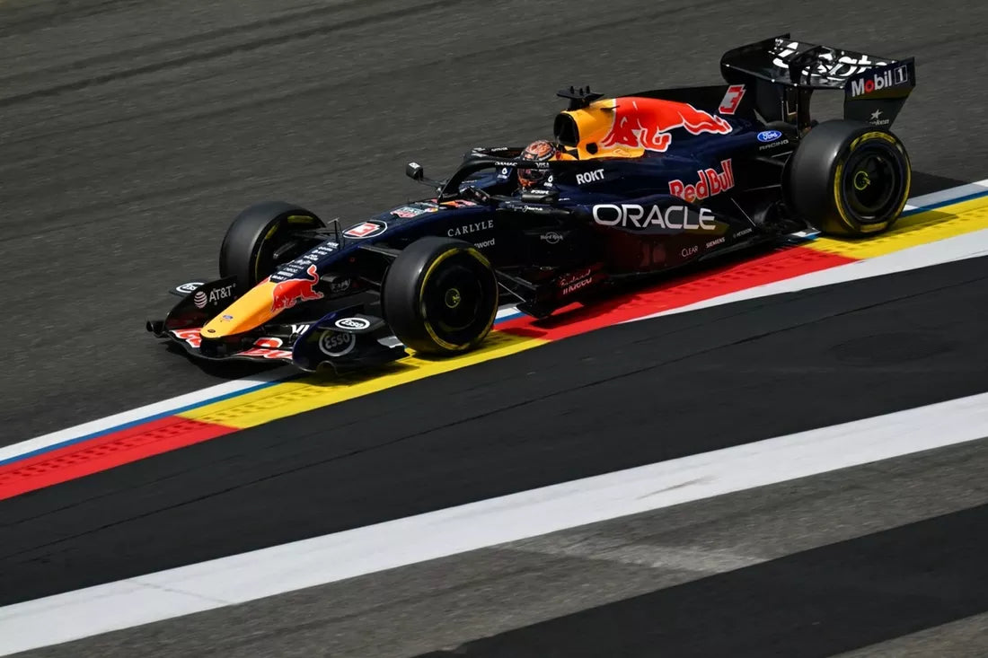 Verstappen vedie po prvej voľnej jazde v Bahrajne