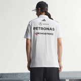 Mercedes póló, tím, inžinieri, adidas, biele, 2026