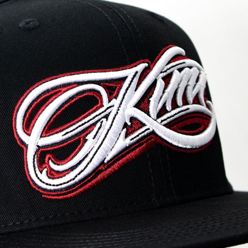 Šiltovka Kimi Raikkönen Flatbrim, pre dospelých, logo Script, čierna, 2019 - FansBRANDS®